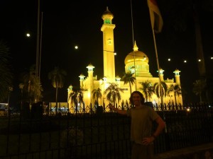 Mezquita_Sultan_Omar_Ali_Saifuddien_de_noche