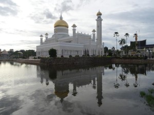 Mezquita_Sultan_Omar_Ali_Saifuddien_reflejada