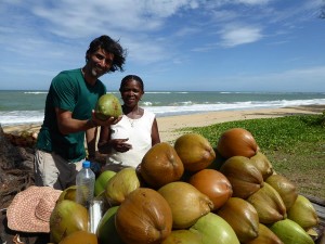 0494._cocos_en_la_playa_de_Manakara
