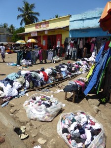 0500._mercado_en_Manakara