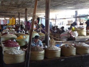 0503._mercado_en_Manakara