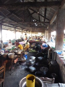 0505._mercado_en_Manakara