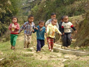 0769._niños_corriendo