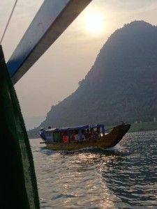 0843._en_las_barcas_camino_de_phong_nha 