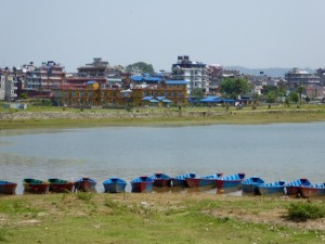 1497. paseo por el lago en Pokhara 