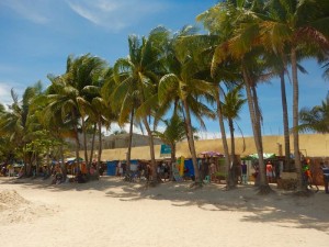 1687. vendedores en la playa White Sand 